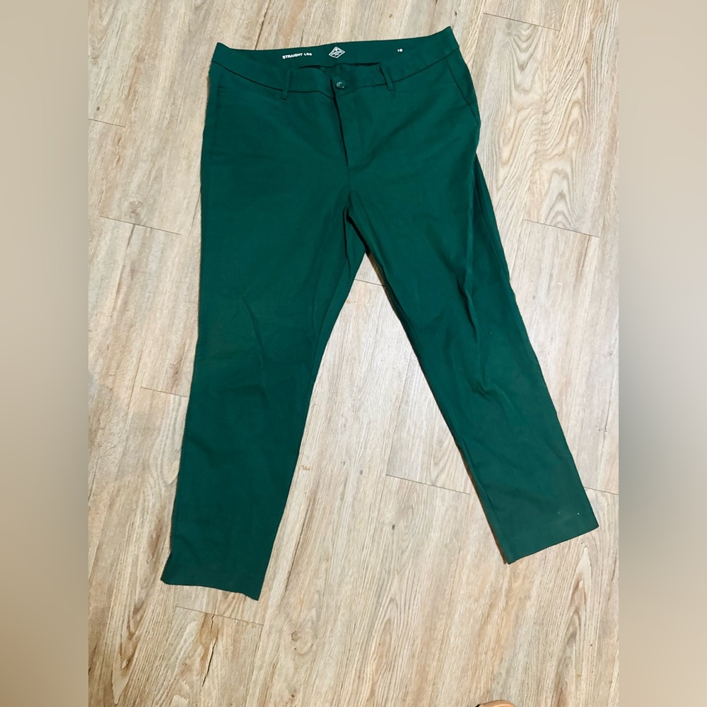 🔥$10 FINAL PRICE🔥 St. John's Bay Emerald Green Straight Leg Pixie Pants💛 - Picture 4 of 7